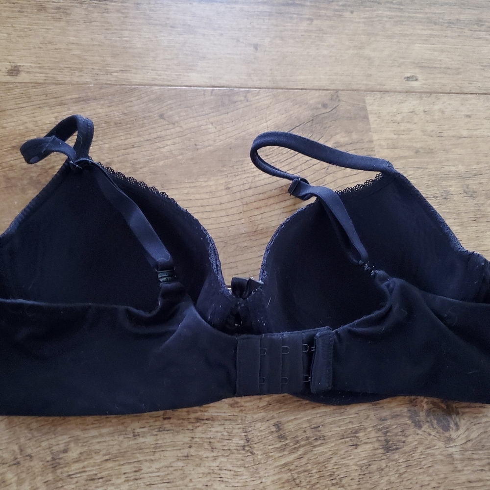 Victoria's secret bra - Picture 2 of 2